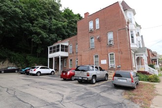 701 Bluff ST in Dubuque, IA - Building Photo - Building Photo