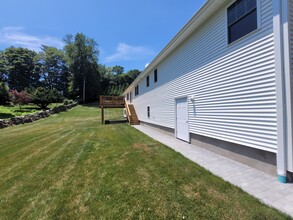 415 Barton Dr in Orange, CT - Building Photo - Building Photo