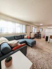 1009 W 30th Ave in Anchorage, AK - Foto de edificio - Building Photo
