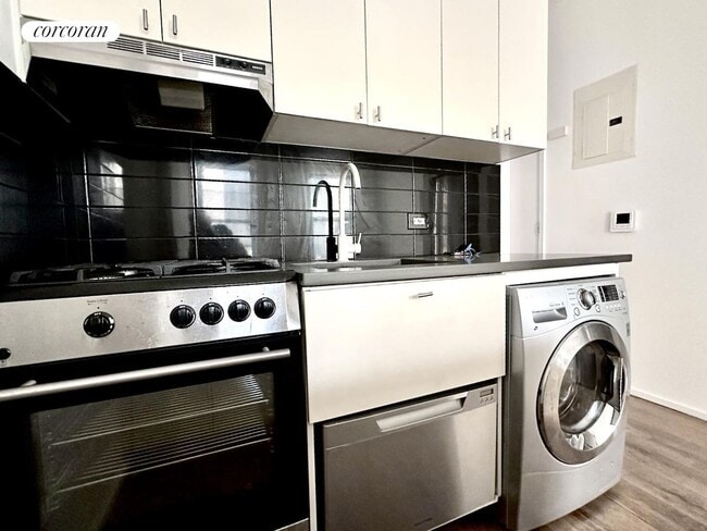 410 W 36th St. in New York, NY - Building Photo - Building Photo