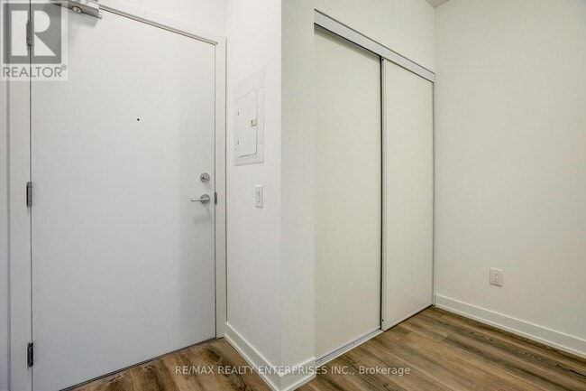 7439 Kingston Rd in Toronto, ON - Building Photo - Building Photo