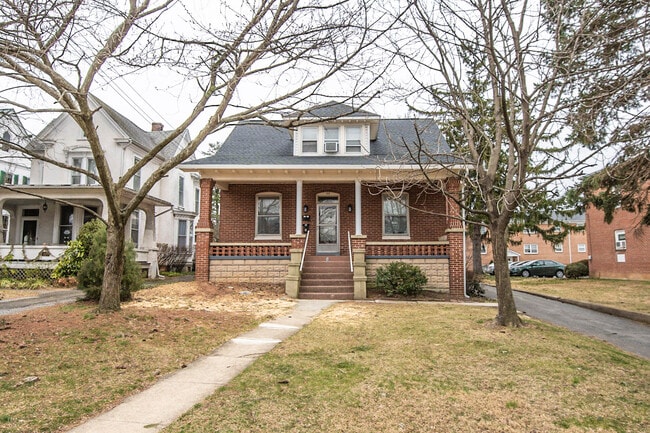 813 N Market St, Unit B in Frederick, MD - Building Photo - Building Photo
