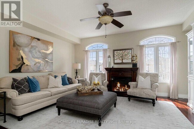 2368 Sutton Dr in Burlington, ON - Building Photo - Building Photo