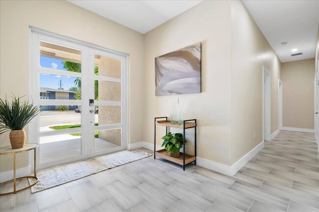 818 Foresteria Dr in West Palm Beach, FL - Foto de edificio - Building Photo