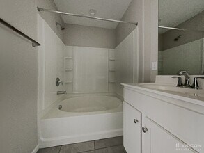 8626 E Peralta Ave in Mesa, AZ - Foto de edificio - Building Photo
