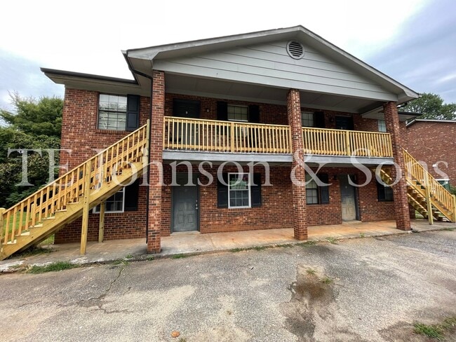 property at 2813 White Meadow Ln SE