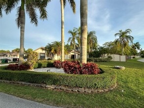 14850 SW 156th St in Miami, FL - Foto de edificio - Building Photo