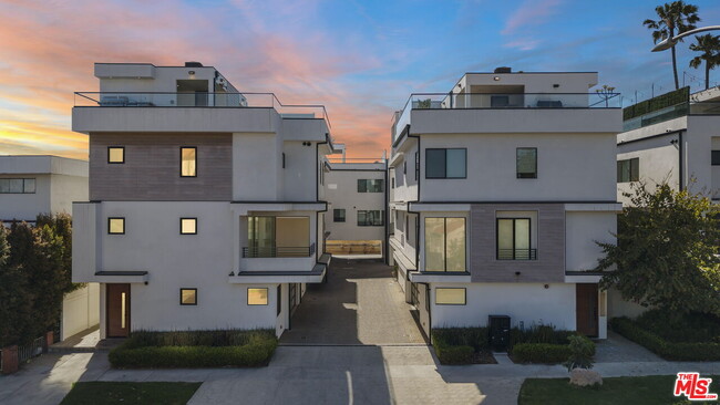 733 N Gramercy Pl in Los Angeles, CA - Building Photo - Building Photo