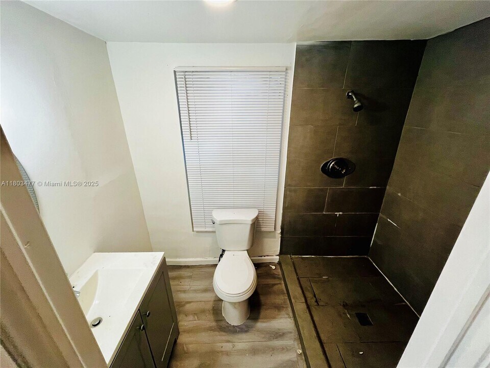 1927 Windsor Ave in West Palm Beach, FL - Building Photo