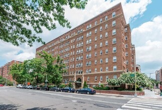 Miramar in Washington, DC - Foto de edificio - Building Photo