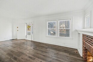 2421 E 67th Terrace in Kansas City, MO - Building Photo