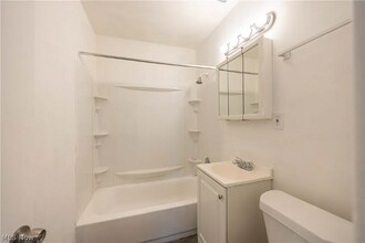 19802 Meadowlark Ln in Warrensville Heights, OH - Building Photo - Building Photo