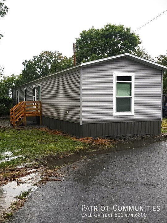 475 E Robins St in Conway, AR - Building Photo