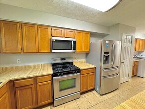 15734 Castorglen Dr in Webster, TX - Building Photo - Building Photo