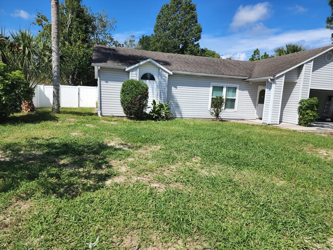 978 Humphrey Blvd in Deltona, FL - Building Photo - Building Photo