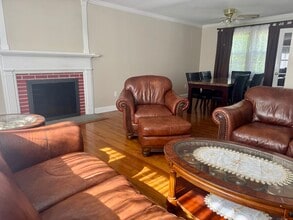 317 Weeping Willow Ln in Fairfield, CT - Building Photo - Building Photo