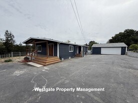 985 Eastman Ln in Petaluma, CA - Building Photo
