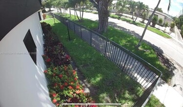 801 NE 10th St in Hallandale Beach, FL - Building Photo - Building Photo