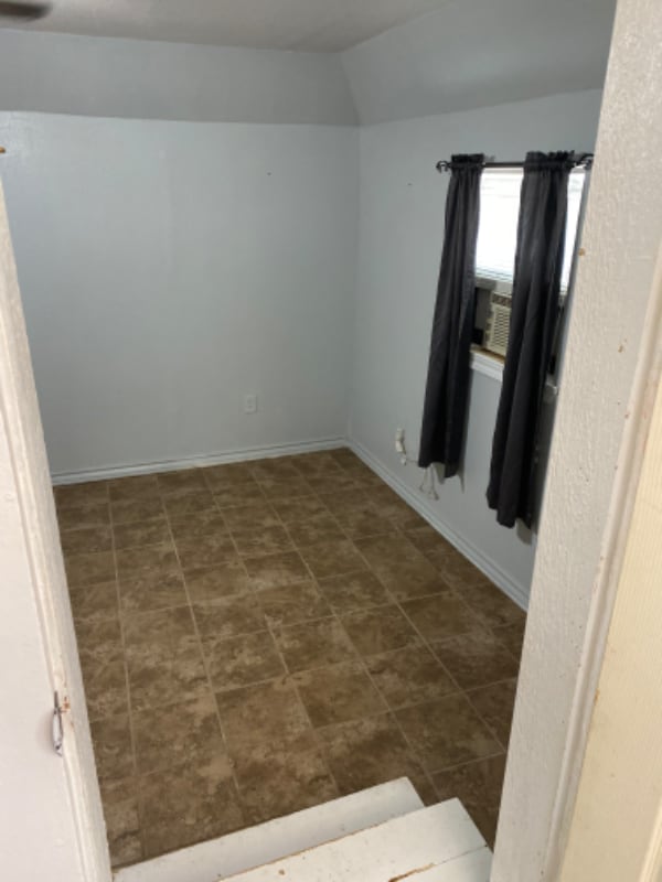 1035 S 12th St in Slaton, TX - Building Photo - Building Photo