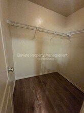 913 West Prairie Wind Way in Mustang, OK - Building Photo - Building Photo