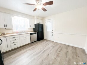 458 Meadowside Rd in Milford, CT - Building Photo - Building Photo