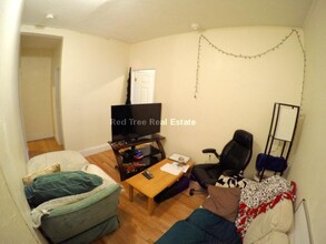 74 Egmont St, Unit 2 in Brookline, MA - Building Photo - Building Photo