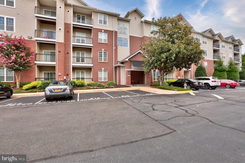 1570 Spring Gate Dr. in McLean, VA - Building Photo