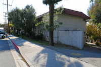 Arag Apartments in La Crescenta, CA - Foto de edificio - Building Photo