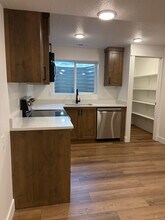 184 N Rick Way in Clearfield, UT - Foto de edificio - Building Photo