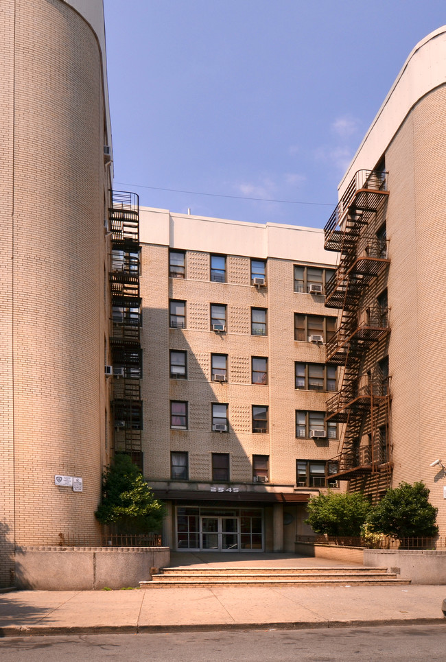 2545 Valentine Avenue in Bronx, NY - Building Photo - Building Photo