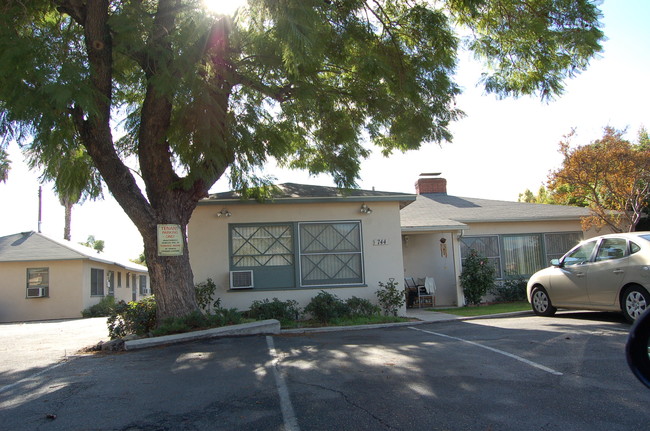 Quadruplex + 1 Home in Glendale, CA - Building Photo - Building Photo