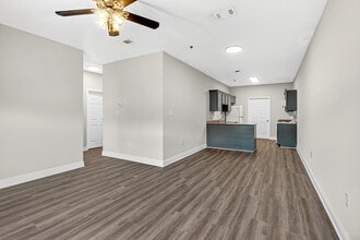 The Quarters Apartments in Gulfport, MS - Building Photo - Building Photo