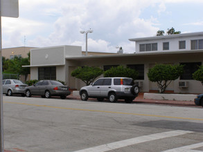 7500 Dickens Ave in Miami Beach, FL - Building Photo - Building Photo