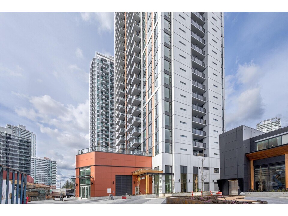 13725-13725 George Jct in Surrey, BC - Building Photo
