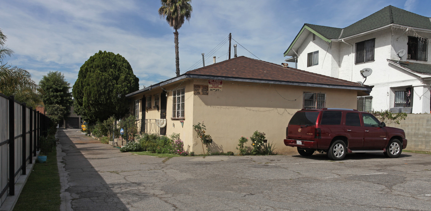 2673-2677 Pasadena Ave in Los Angeles, CA - Building Photo