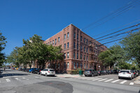 37-76 62nd St in Woodside, NY - Foto de edificio - Building Photo