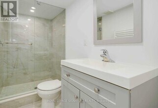129 Curzon St in Toronto, ON - Building Photo - Building Photo