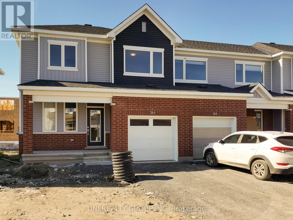 246 Surface Ln in Ottawa, ON - Building Photo