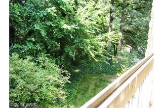 5180 Maris Ave, Unit 300 in Alexandria, VA - Building Photo - Building Photo