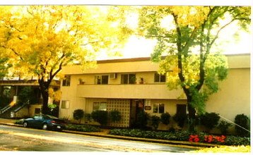 Camellia Manor Apartments in Sacramento, CA - Foto de edificio - Building Photo