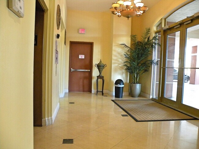 2280 SW 32nd Ave, Unit SI ID1056250P in Miami, FL - Foto de edificio - Building Photo