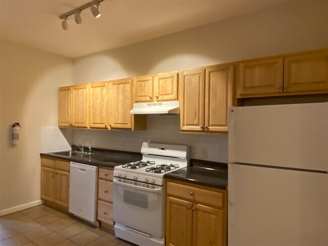 275 WEBSTER Ave-Unit -3 in Jersey City, NJ - Building Photo - Building Photo