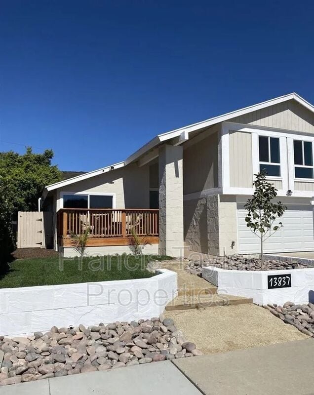 13837 Paseo Cardiel in San Diego, CA - Building Photo - Building Photo