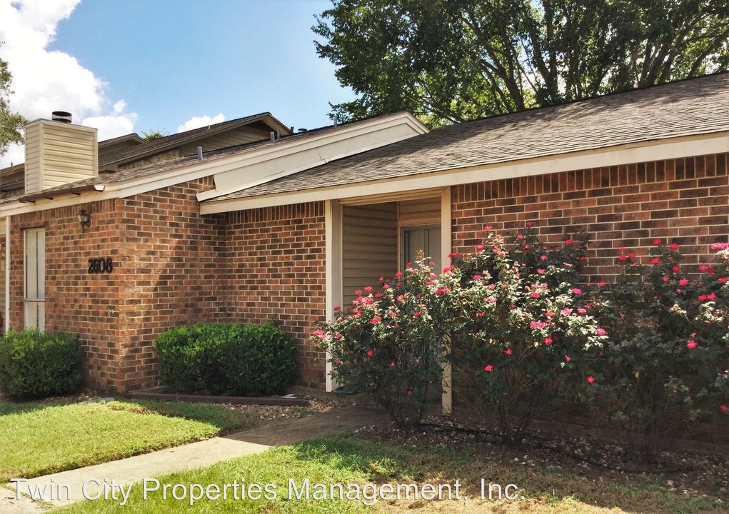2608 Pecan Ridge Dr in Bryan, TX - Foto de edificio