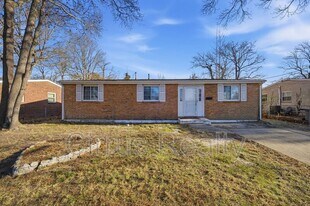 1924 Zinzer Rd in Hampton, VA - Building Photo