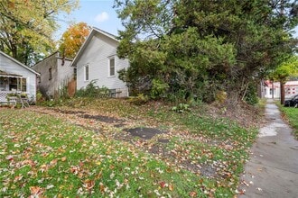 12 Bouquet Ave in Youngstown, OH - Building Photo - Building Photo