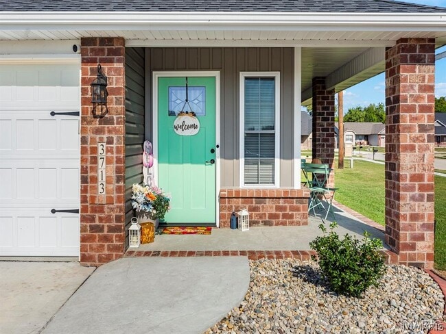 3713 Justine Drive in Pontoon Beach, IL - Building Photo - Building Photo