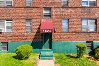 Renaissance Gardens in Philadelphia, PA - Building Photo - Building Photo