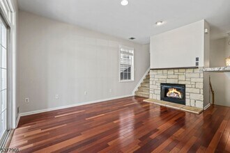 107 Brittany Ct in Clifton, NJ - Building Photo - Building Photo