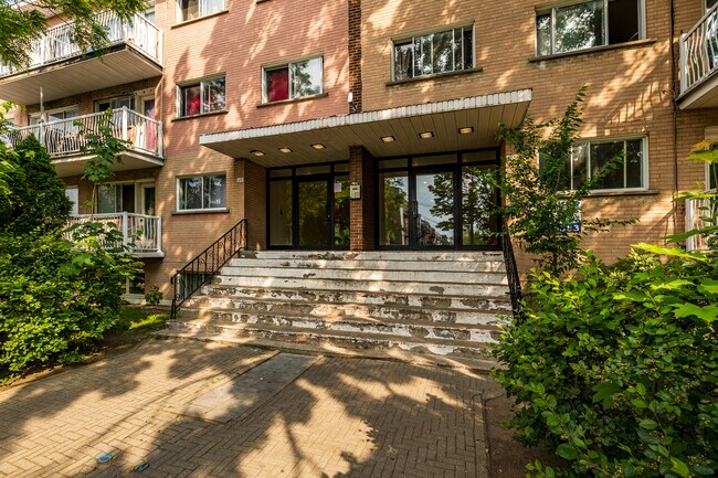 6711-6721 Marie-Victorin Rue